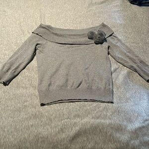Heather grey scoop neck sweater. Sz S